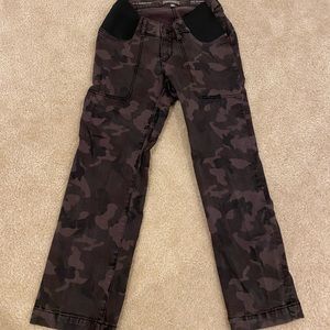 DL1961 camo straight leg cropped pants
